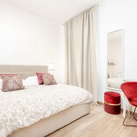 Guest house Le Di Nathan - 5 Terre Near The Station 3*