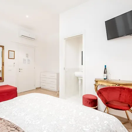 Guest house Le Di Nathan - 5 Terre Near The Station 3*