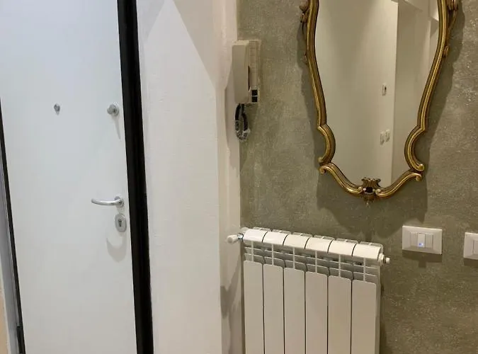 Le Di Nathan - 5 Terre Near The Station Pensión