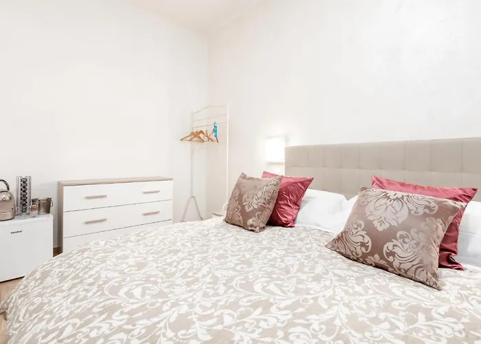 Le Di Nathan - 5 Terre Near The Station Гостьовий будинок 3*